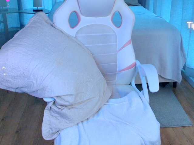 Cassandra-Avery live cam on BongaCams
