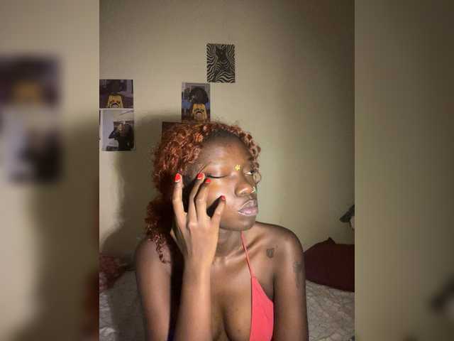 Sassyjuma live cam on BongaCams