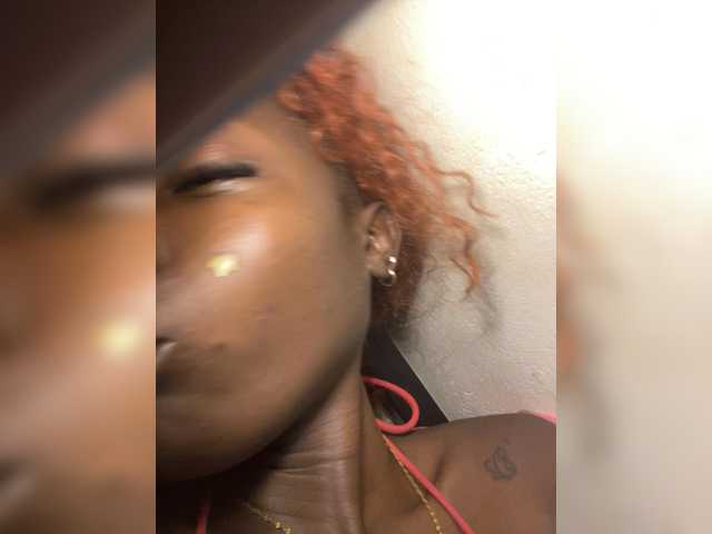 Sassyjuma live cam on BongaCams