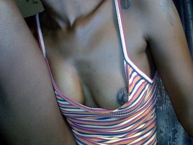 Sassyjuma live cam on BongaCams