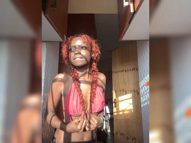 Sassyjuma live cam on BongaCams
