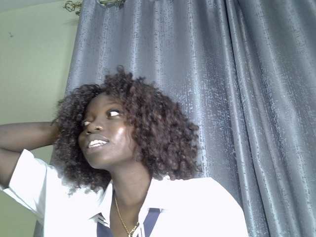Sassyjuma live cam on BongaCams