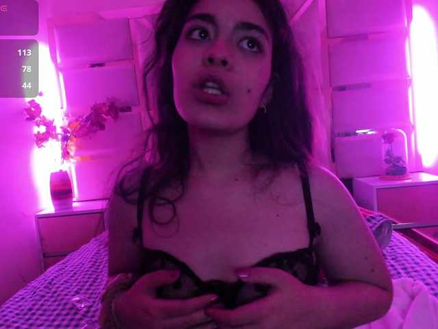 mady-johnson live cam on BongaCams