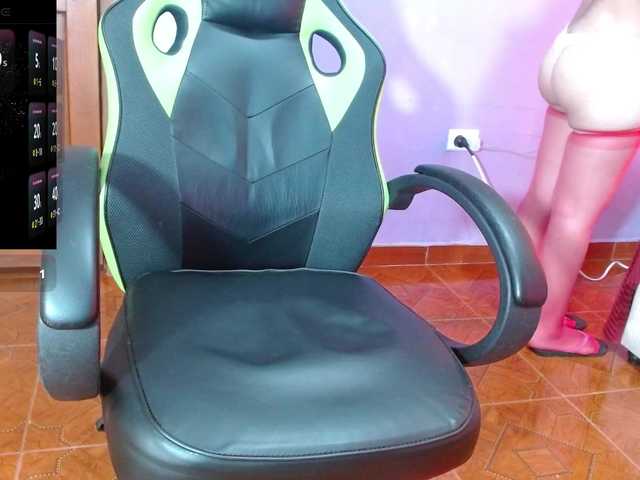 mady-johnson live cam on BongaCams