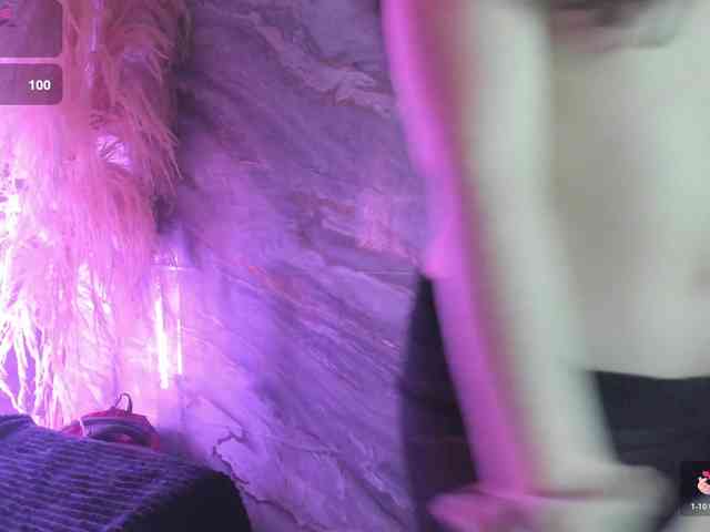 mady-johnson webcam