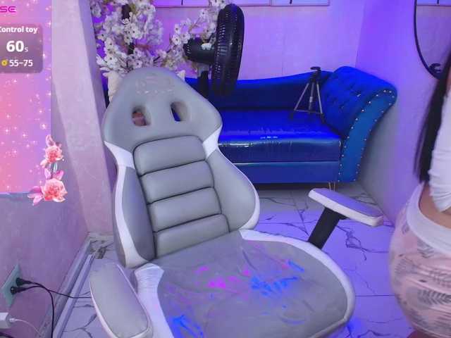 Kitty-meow live webcam show