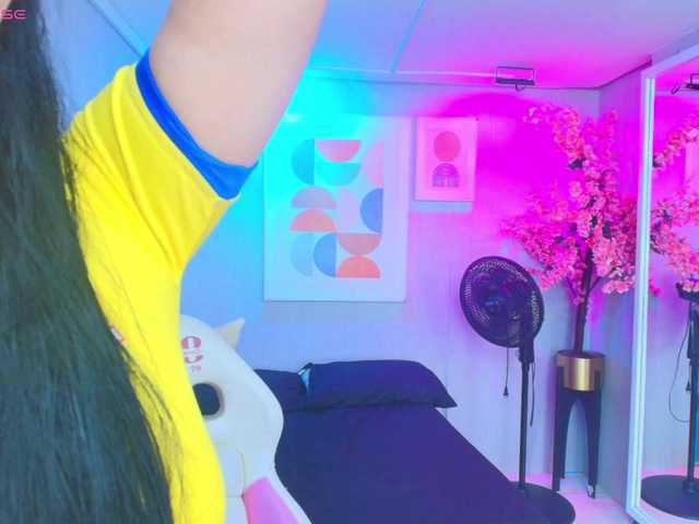 Kitty-meow live cam on BongaCams