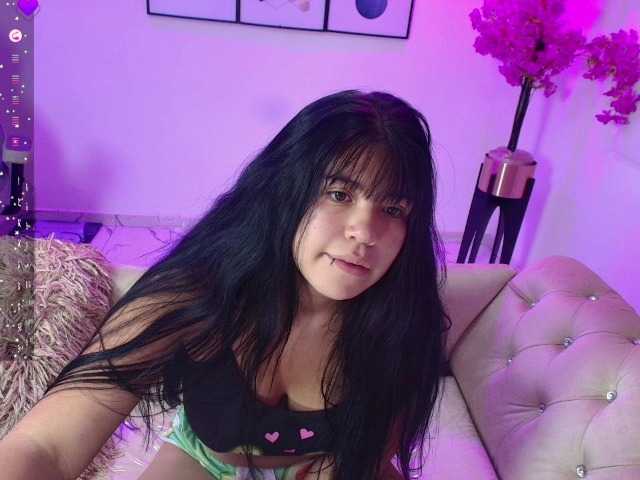 Kitty-meow live cam on BongaCams