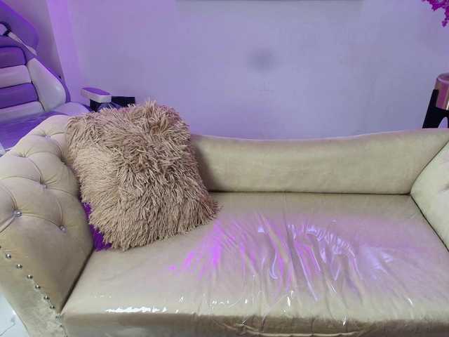 Kitty-meow live cam on BongaCams