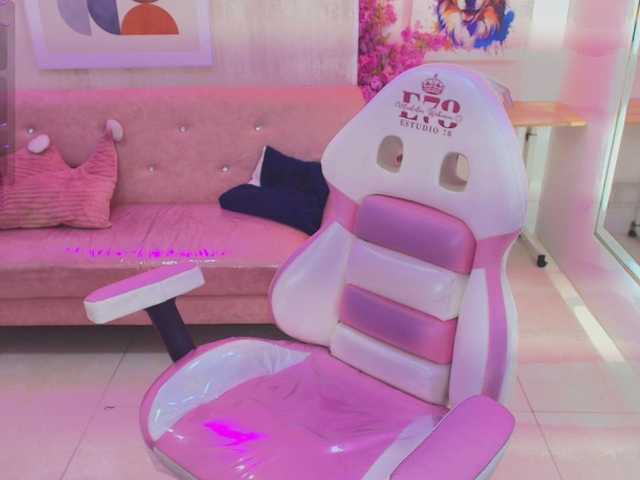 Kitty-meow live cam on BongaCams