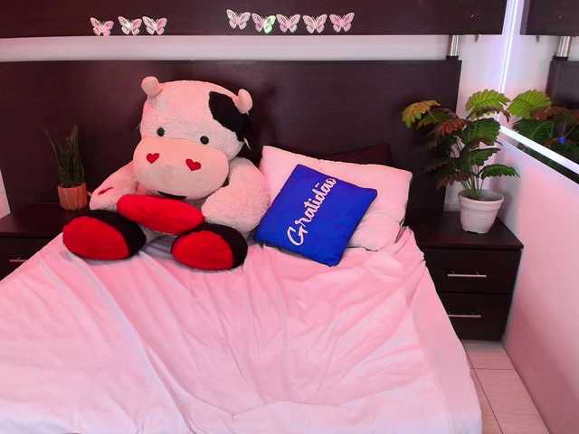 Kitty-meow live cam on BongaCams