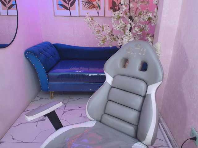 Kitty-meow live webcam show