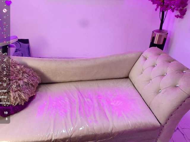 Kitty-meow live cam on BongaCams
