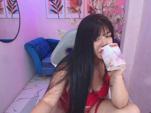 Kitty-meow live webcam show