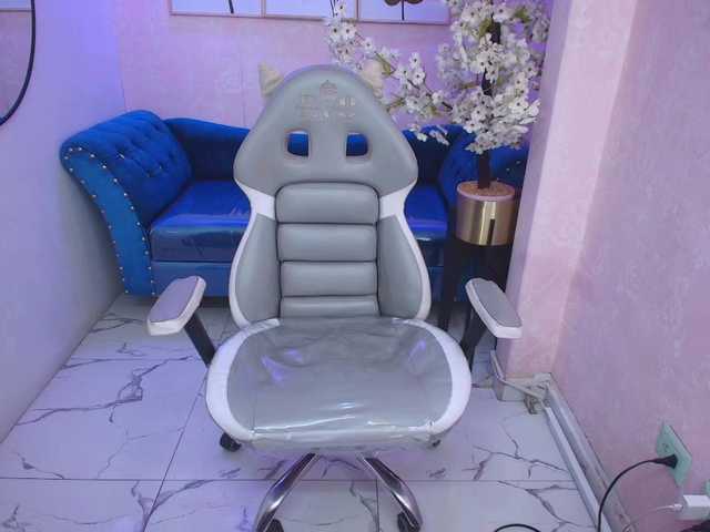 Kitty-meow live cam on BongaCams
