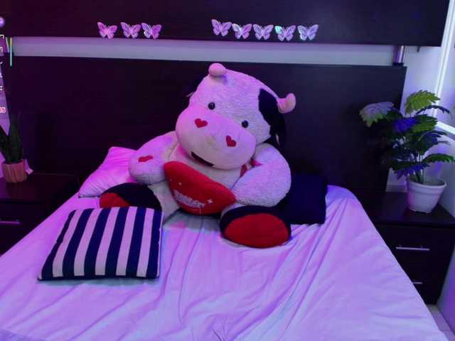 Kitty-meow live cam on BongaCams