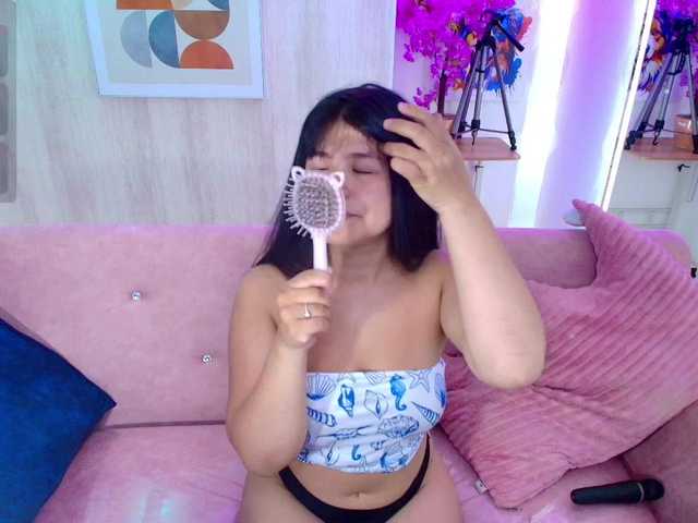 Kitty-meow live cam on BongaCams