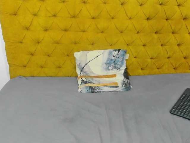 Daniela-Spencerr live cam on BongaCams