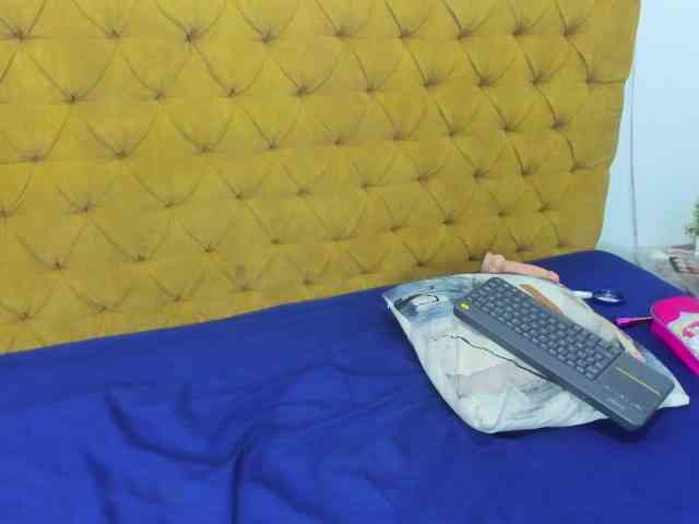 Daniela-Spencerr webcam
