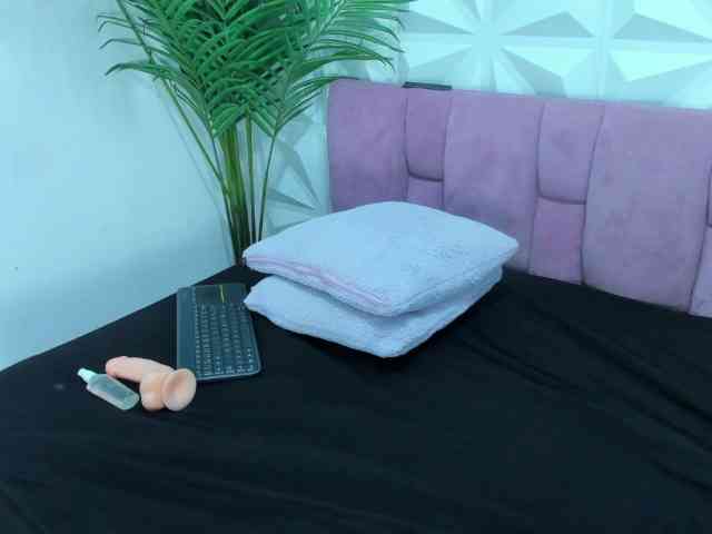 Daniela-Spencerr webcam