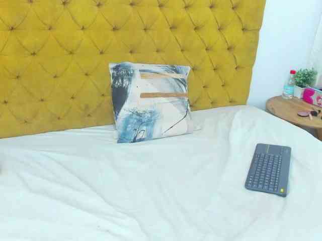 Daniela-Spencerr webcam