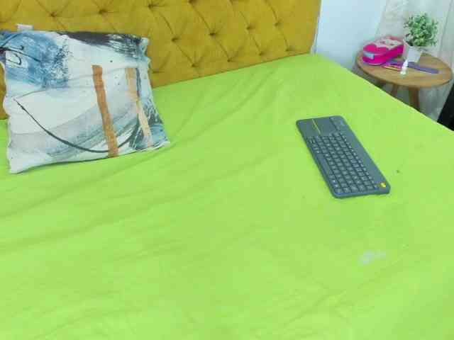 Daniela-Spencerr webcam