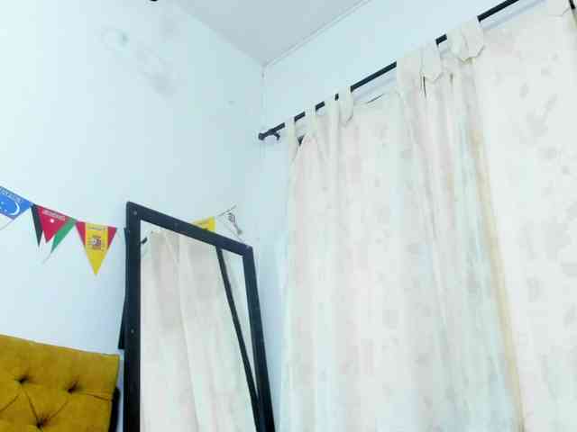 Daniela-Spencerr webcam