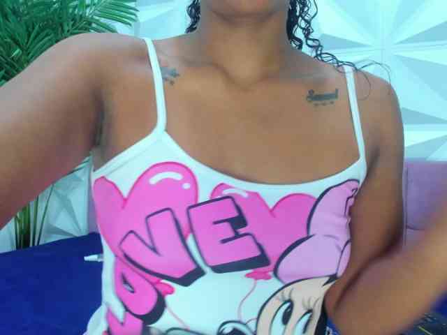 Daniela-Spencerr webcam