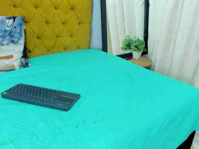Daniela-Spencerr webcam