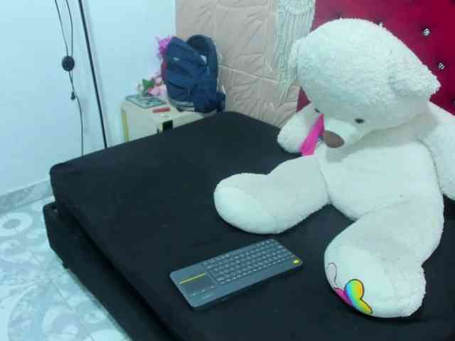 Daniela-Spencerr webcam