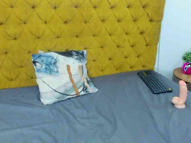 Daniela-Spencerr webcam