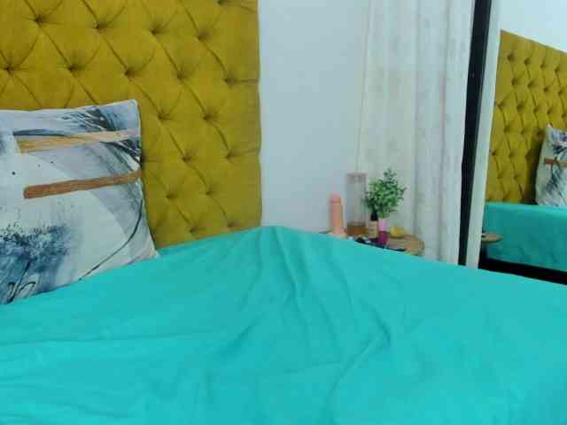 Daniela-Spencerr webcam