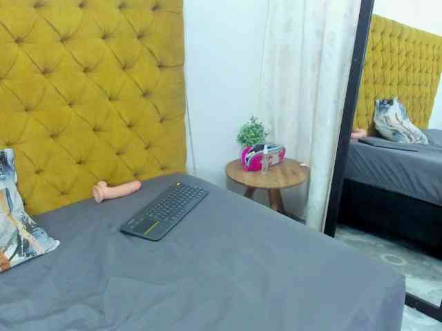 Daniela-Spencerr webcam