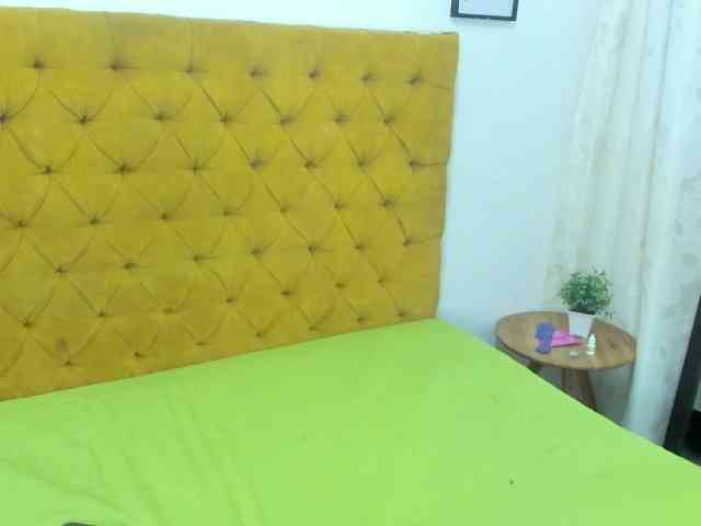 Daniela-Spencerr webcam