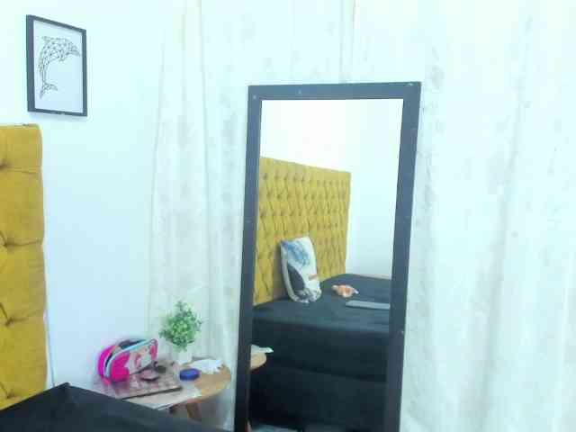 Daniela-Spencerr webcam