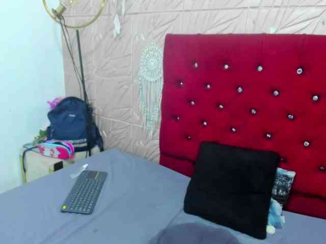 Daniela-Spencerr webcam
