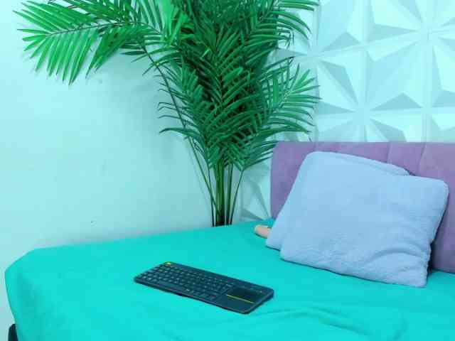 Daniela-Spencerr webcam
