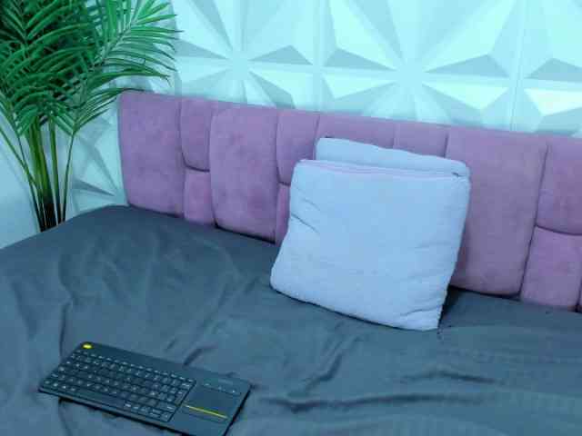 Daniela-Spencerr webcam