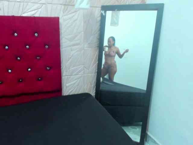Daniela-Spencerr webcam
