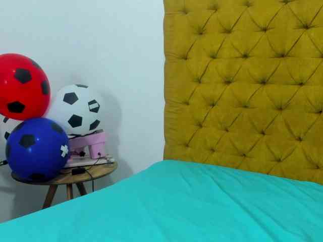 Daniela-Spencerr webcam