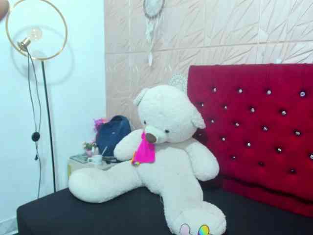Daniela-Spencerr webcam