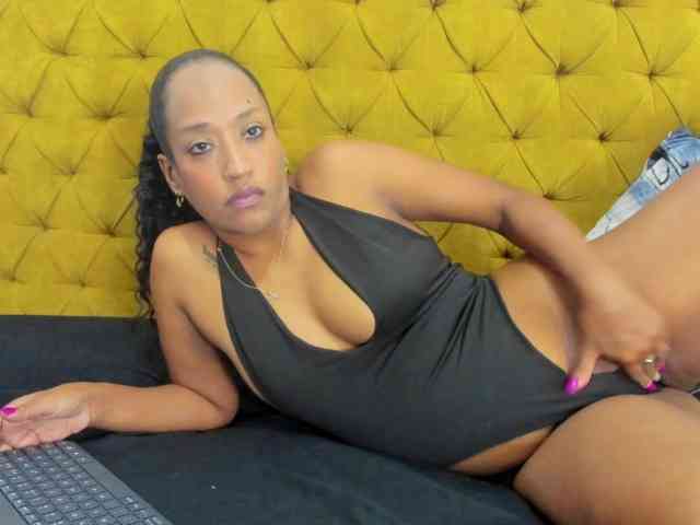 Daniela-Spencerr webcam