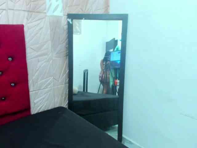 Daniela-Spencerr webcam