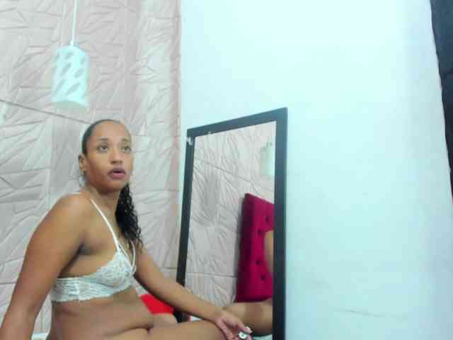 Daniela-Spencerr webcam