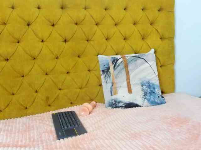 Daniela-Spencerr webcam