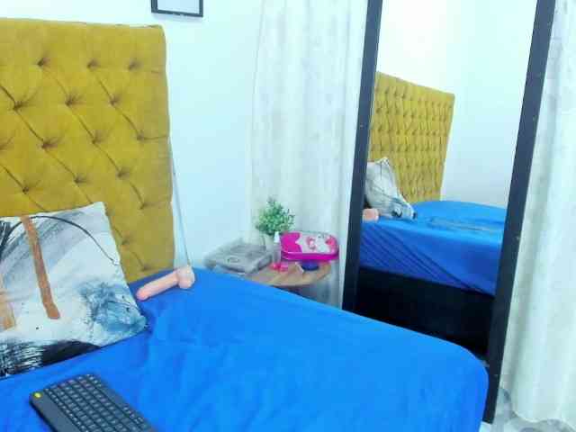 Daniela-Spencerr webcam