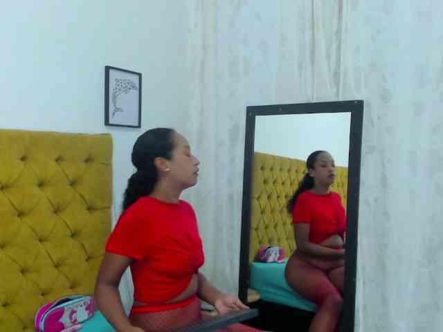 Daniela-Spencerr webcam