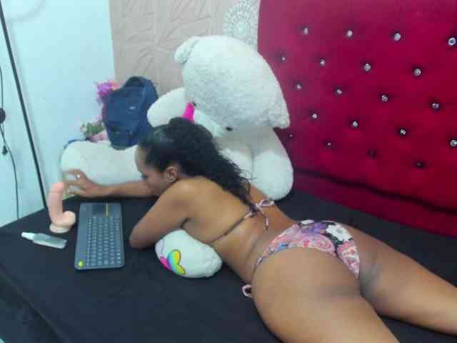 Daniela-Spencerr webcam
