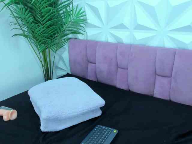 Daniela-Spencerr webcam