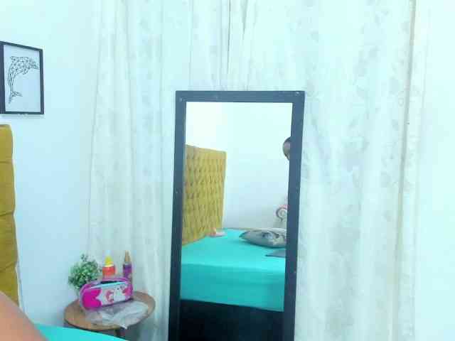 Daniela-spencerr's cam show statistics and live stream